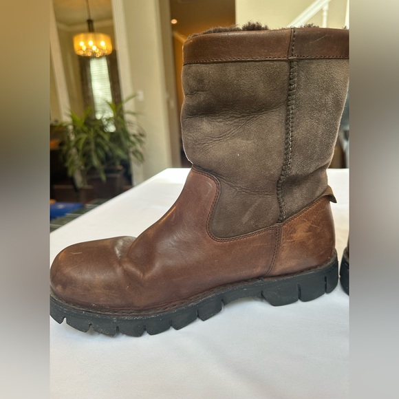 UGG Beacon Sheepskin Boots, US 10D - Picture 5 of 9
